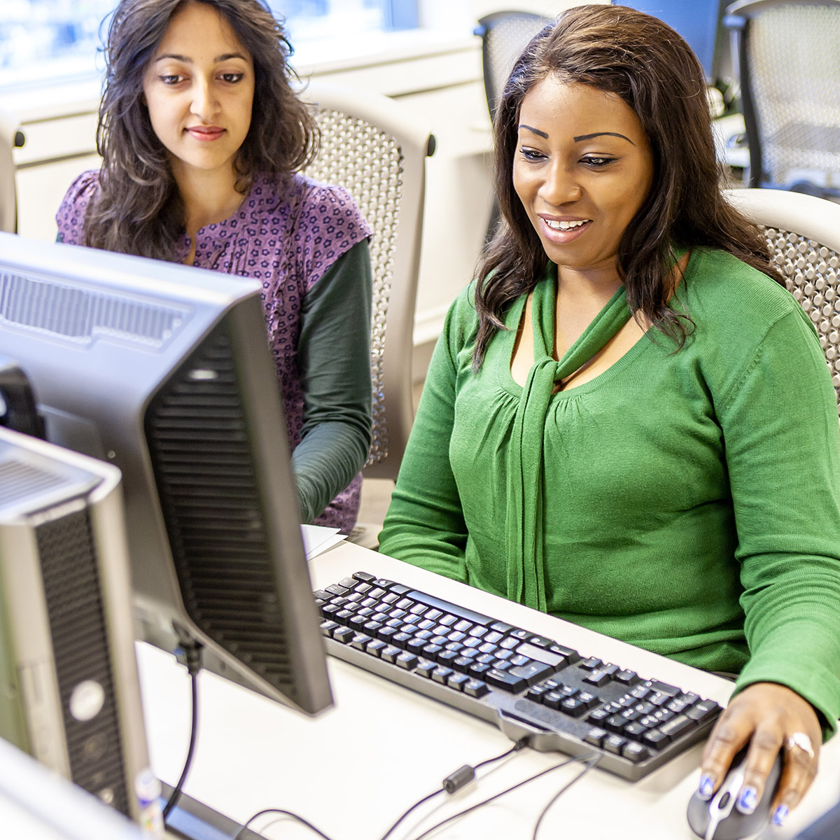 female lol博彩 high school diploma students at a computer