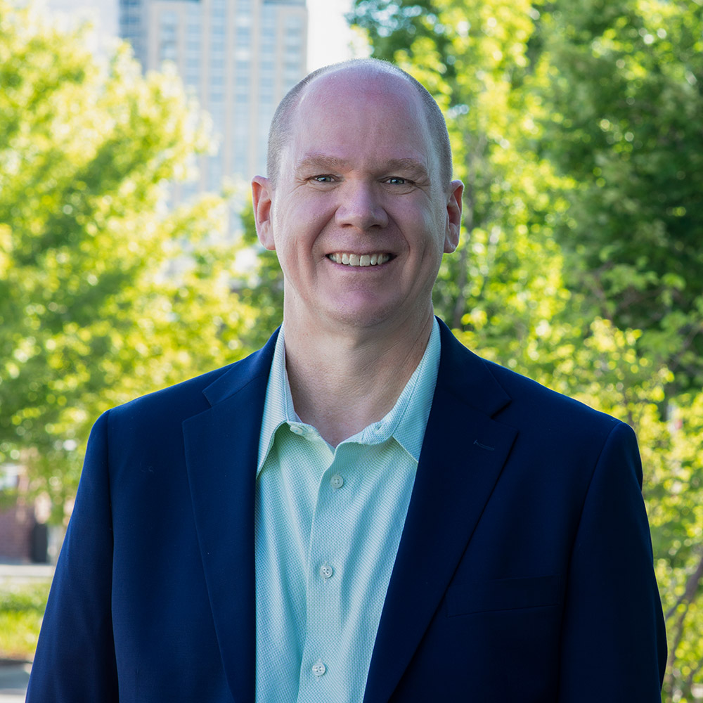 headshot of Peter Lindstrom, 英雄联盟博彩竞猜 Provost