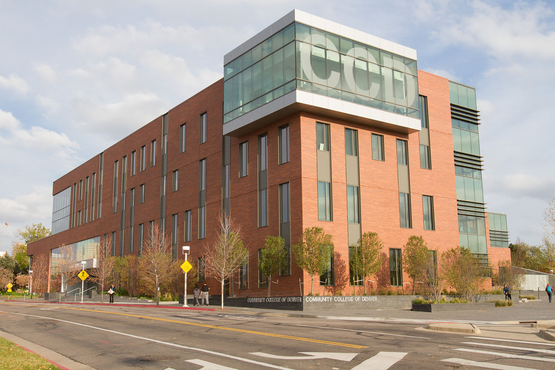 lol博彩 campus on a cloudy day